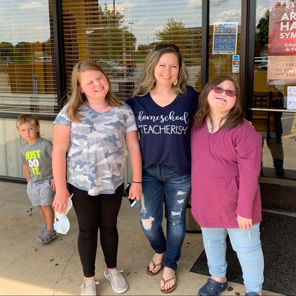 Meet your Posher, Leigh Ann - Picture 10 of 13